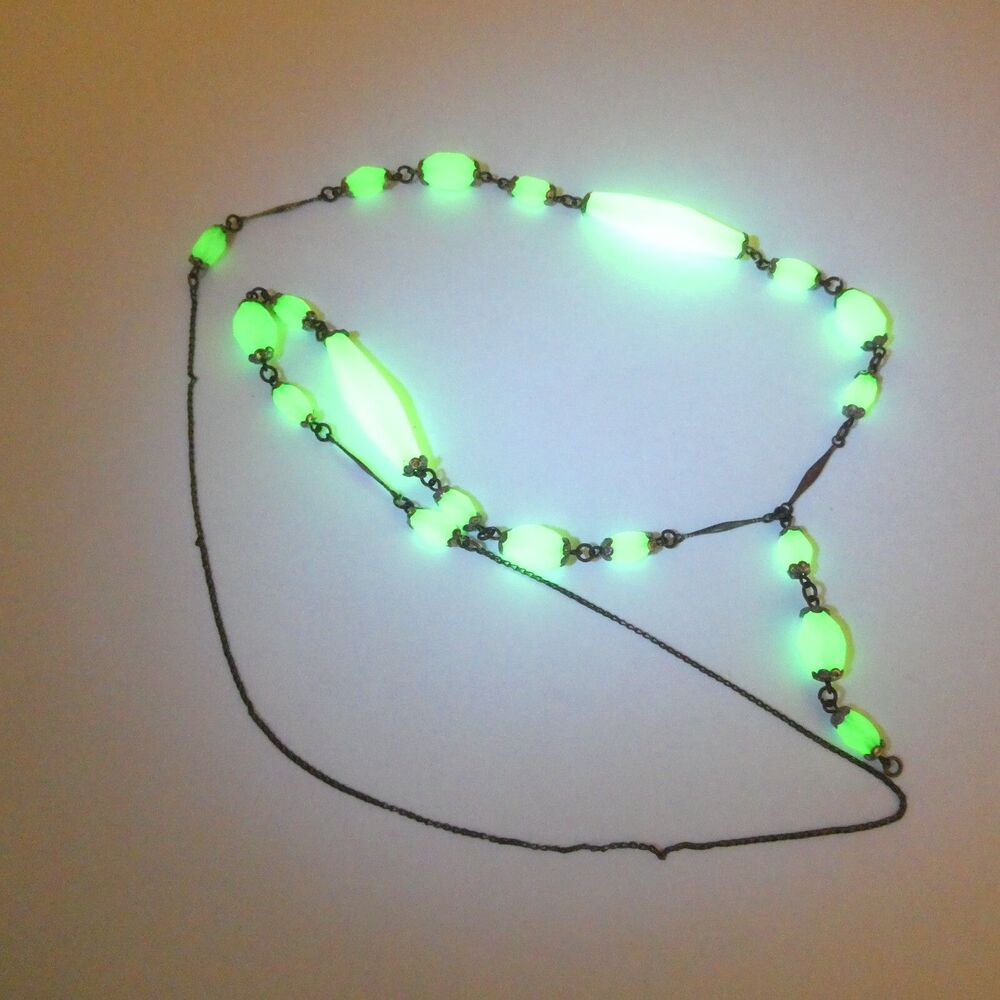 Green Uranium Glass Necklace UV Glow Vintage 1920s Lariat Art Deco